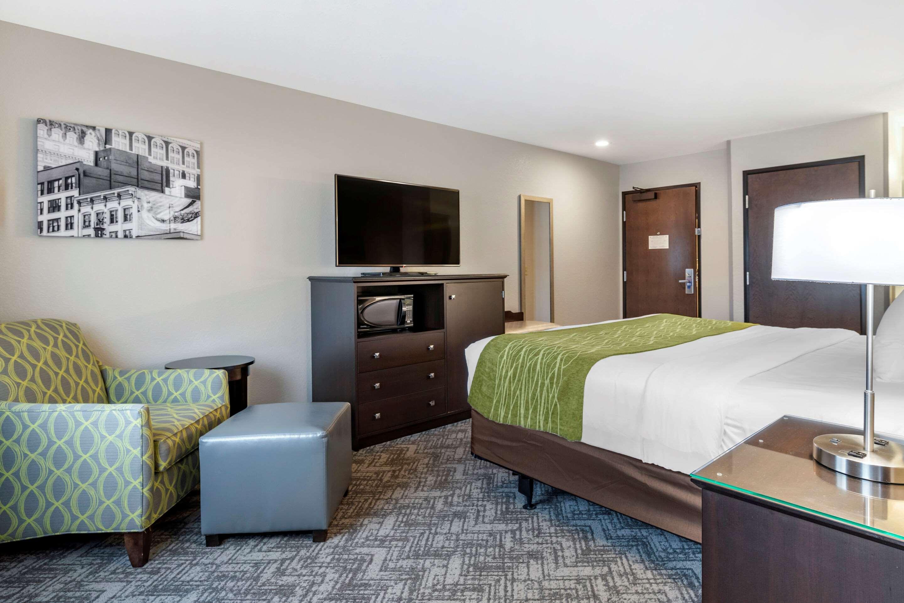 Comfort Inn & Suites Tualatin - Lake Oswego South Bagian luar foto